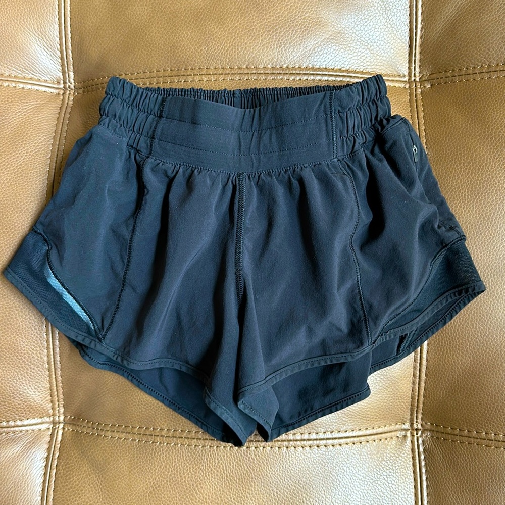 Lululemon Hotty Hot, Black, Size 0, 2.5” inseam